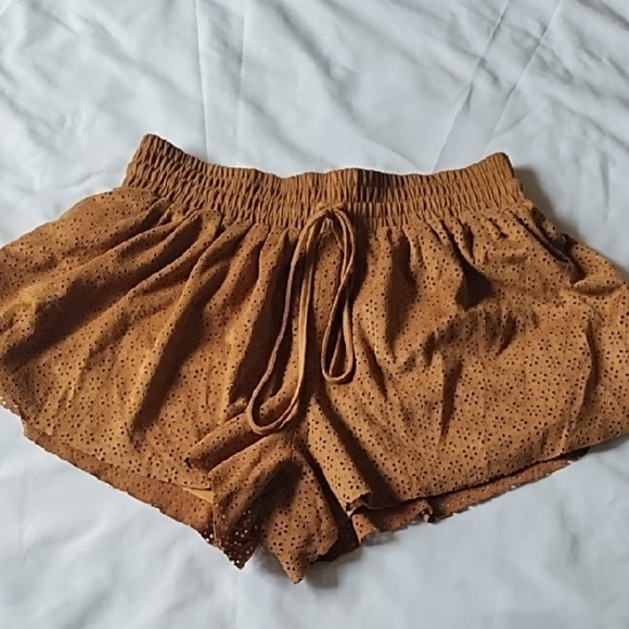 Lumière Suede Eyelet Shorts SzSm